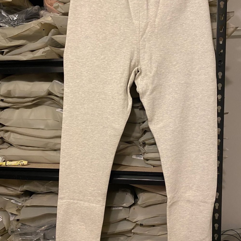 FOG-Fear Of God Essentials Sweatpants light oatmeal - Picture 2 of 7